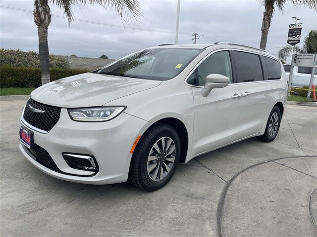 2021 Chrysler Pacifica Touring L photo 3