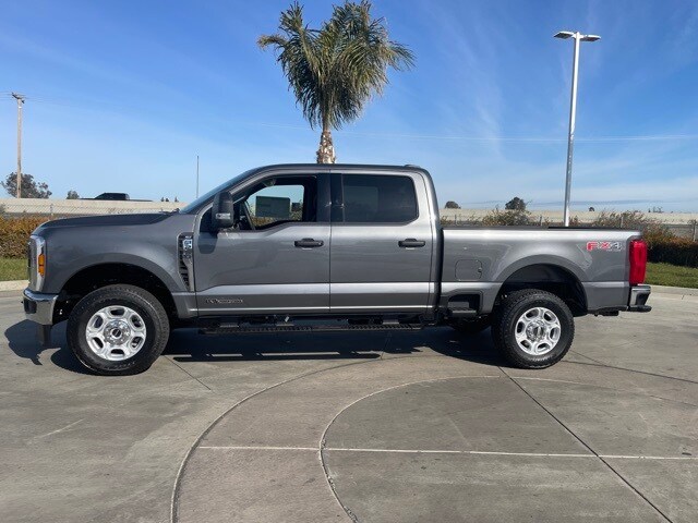 2025 Ford F-250 photo 2