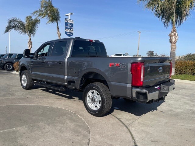 2025 Ford F-250 photo 3