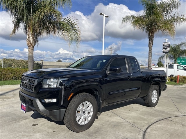 2022 Nissan Frontier SV's photo