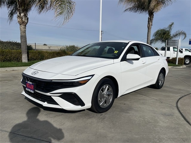 2025 Hyundai Elantra SE's photo