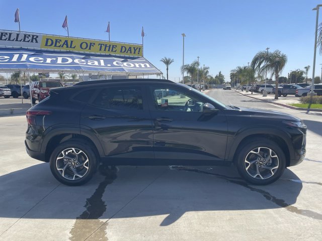 2025 Chevrolet Trax LT - Photo 9