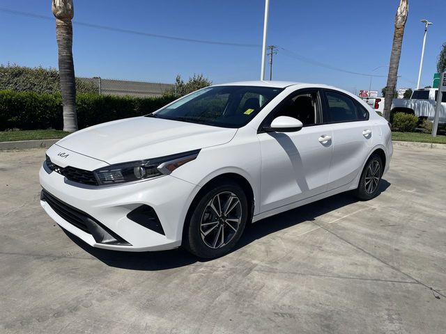 2024 Kia Forte LXS AT's photo