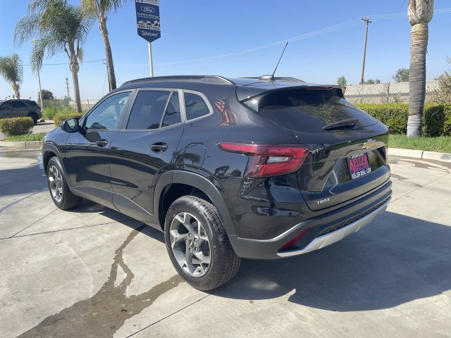 2025 Chevrolet Trax LT - Photo 6