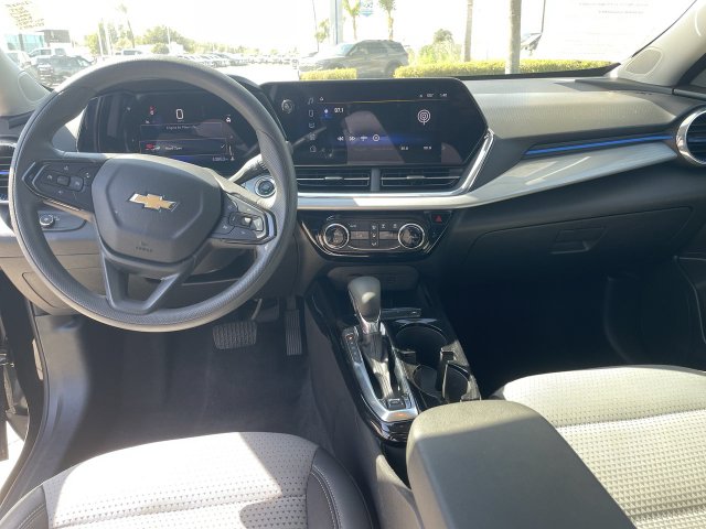 2025 Chevrolet Trax LT - Photo 19