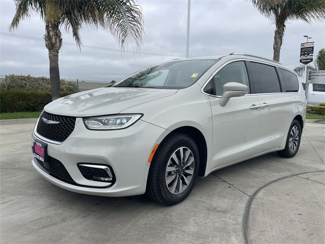 2021 Chrysler Pacifica Touring L's photo