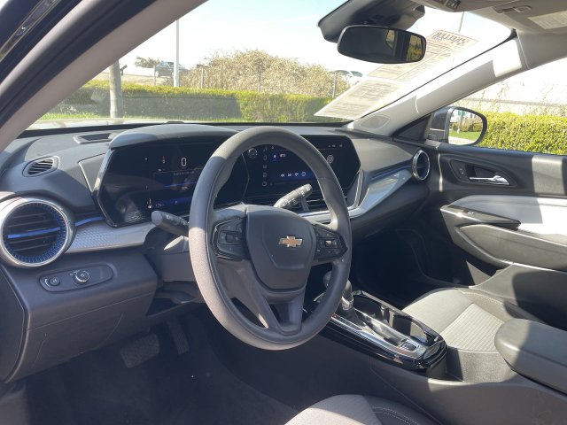 2025 Chevrolet Trax LT - Photo 10