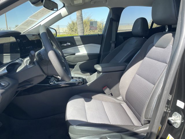 2025 Chevrolet Trax LT - Photo 18
