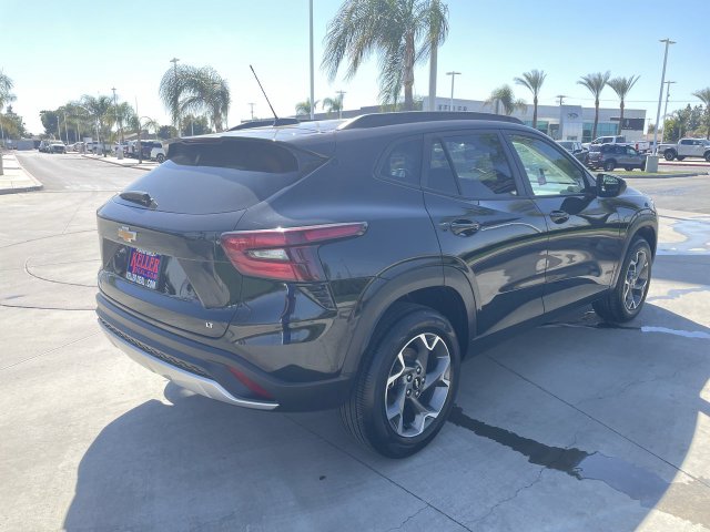 2025 Chevrolet Trax LT - Photo 8