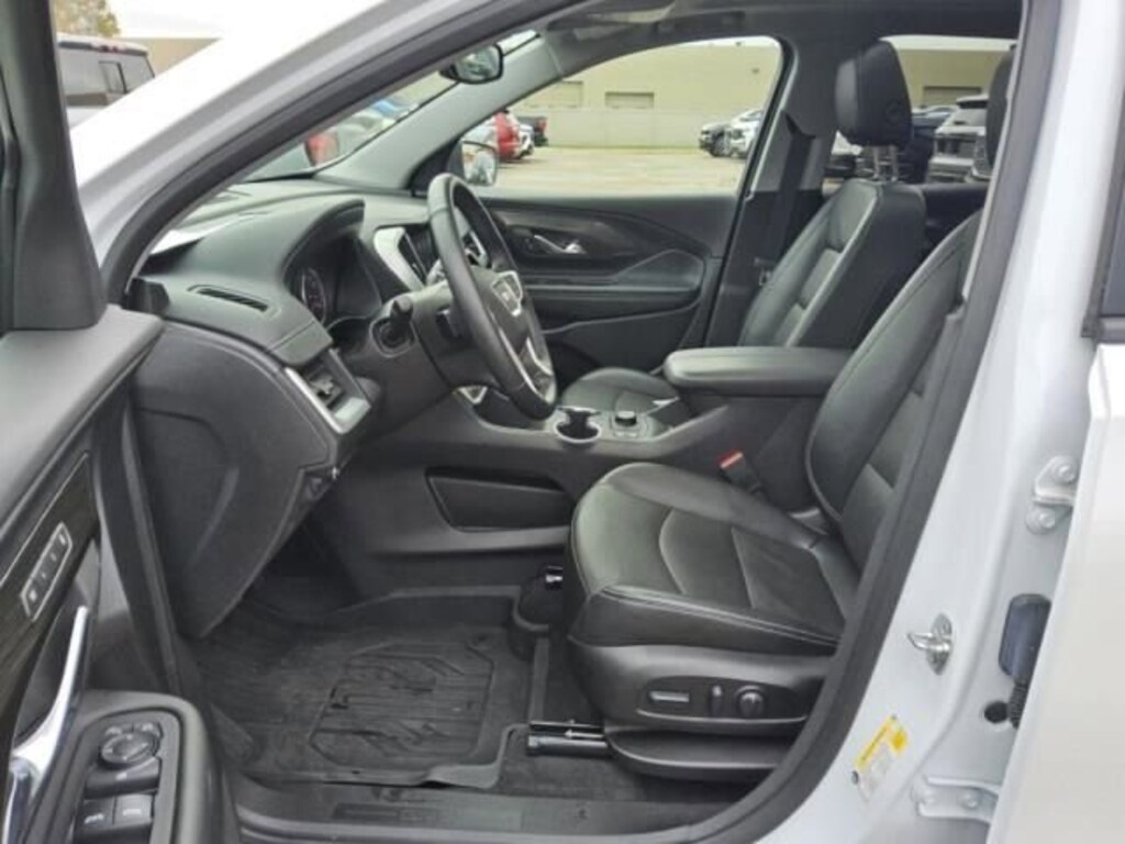 Used 2024 GMC Terrain SLT SUV