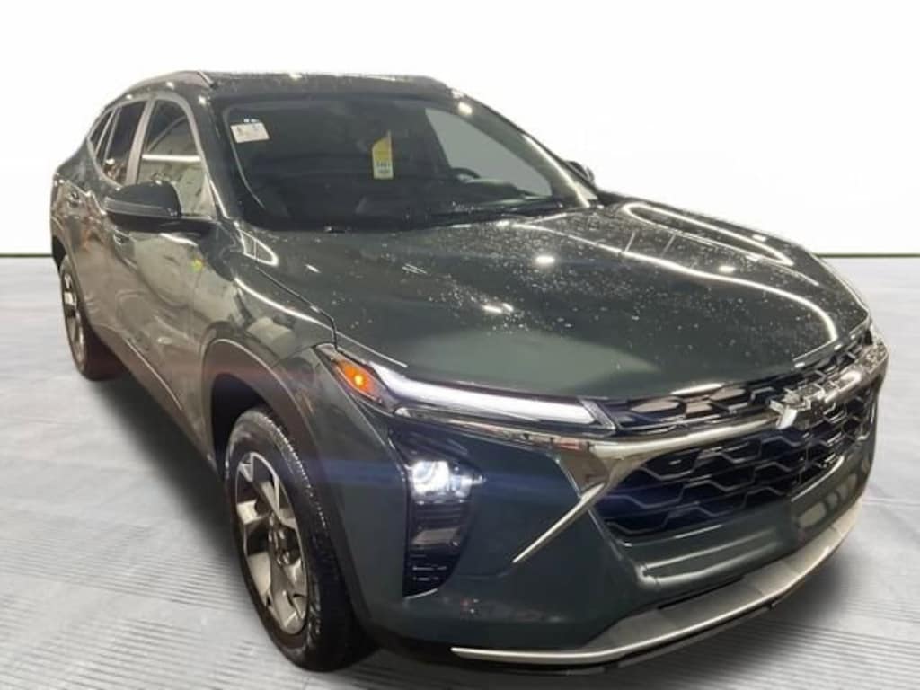 Used 2025 Chevrolet Trax LT SUV