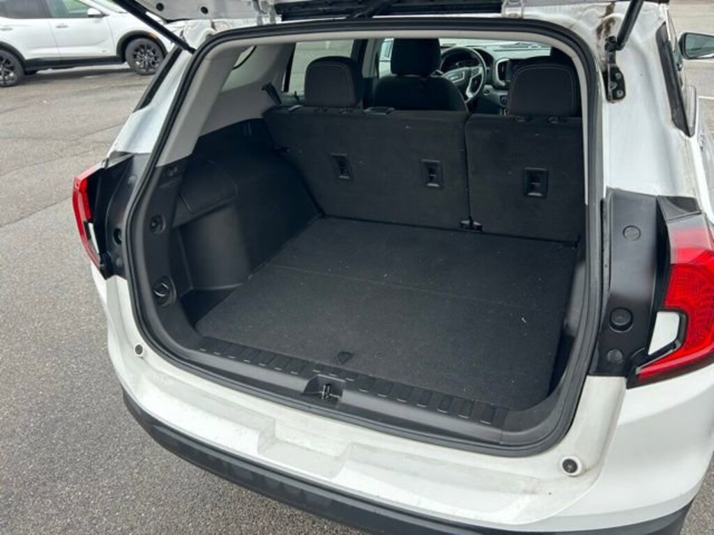 Used 2022 GMC Terrain SLE SUV