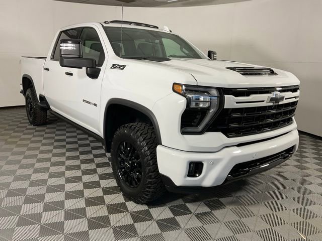 2024 Chevrolet Silverado 2500HD LTZ photo 2