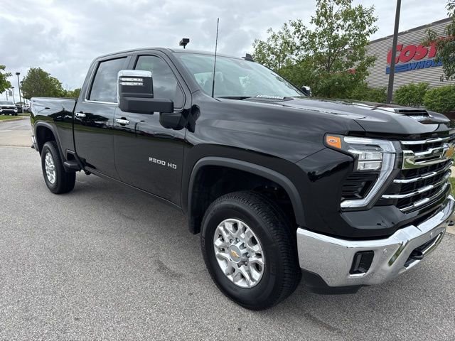 2025 Chevrolet Silverado 2500HD LTZ photo 2