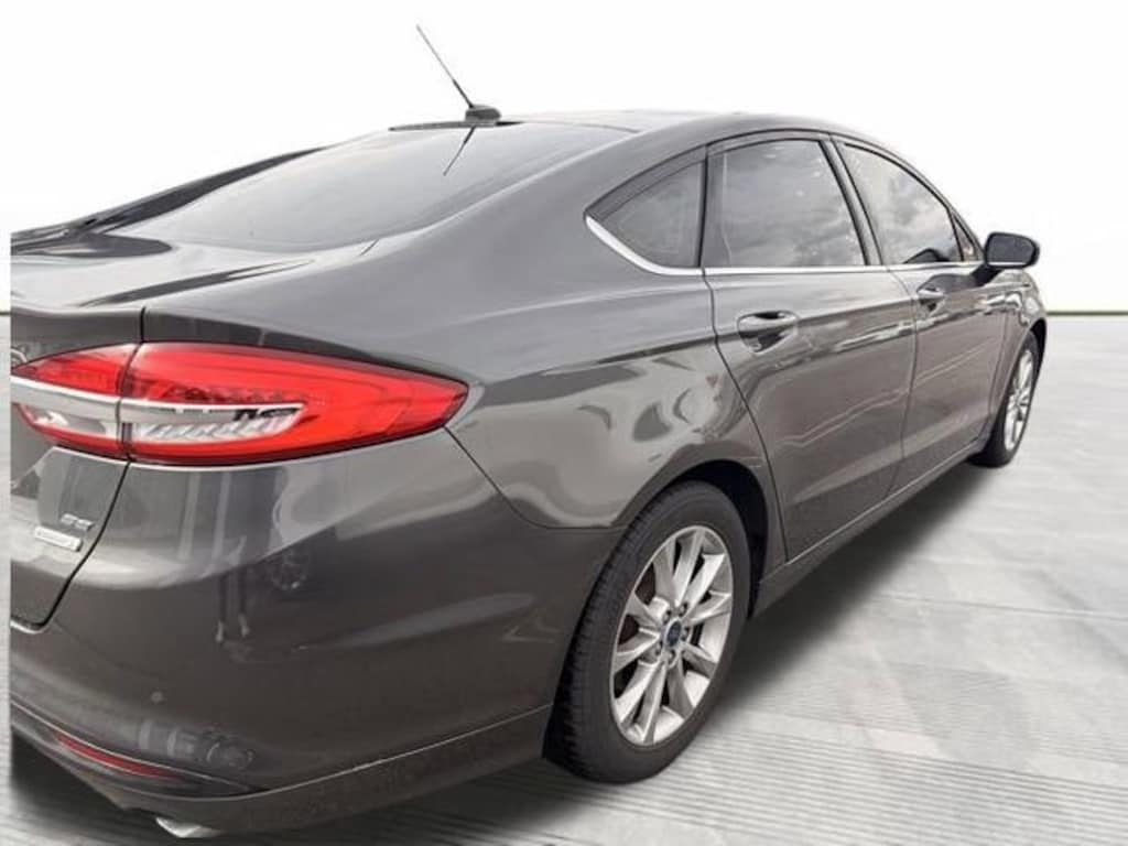 Used 2017 Ford Fusion SE