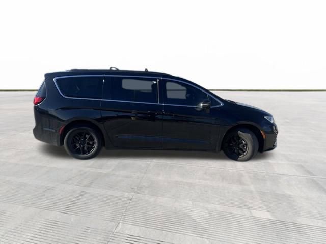 2022 Chrysler Pacifica Touring L photo 3