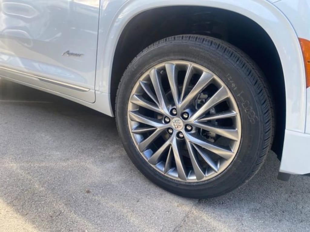 New 2026 Buick Enclave Avenir SUV