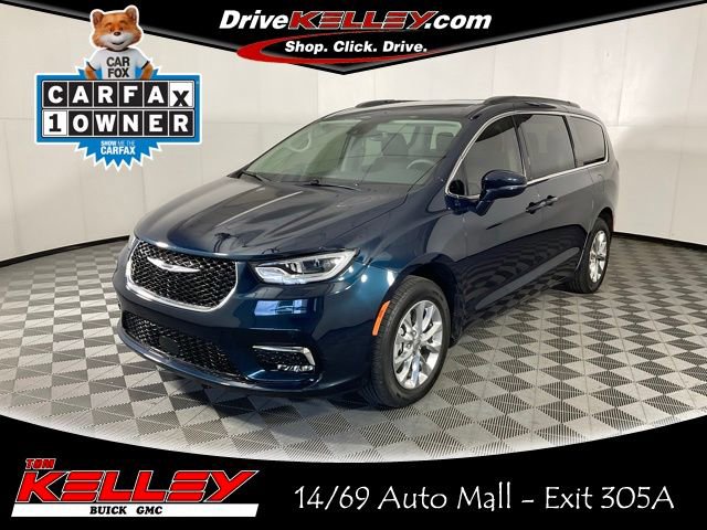 2022 Chrysler Pacifica Touring L's photo