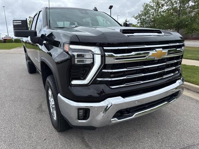 2025 Chevrolet Silverado 2500HD LTZ photo 3