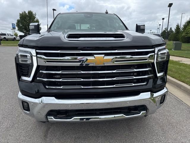 2025 Chevrolet Silverado 2500HD LTZ photo 4