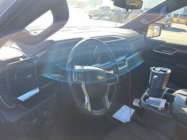 2022 Chevrolet Silverado 1500 LT photo 4