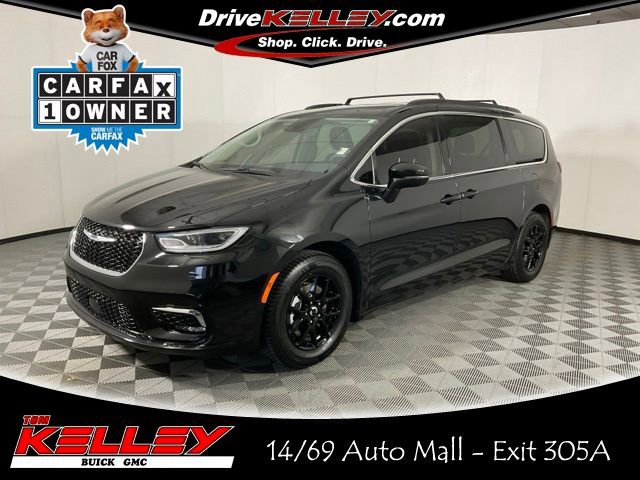 2022 Chrysler Pacifica Touring L's photo