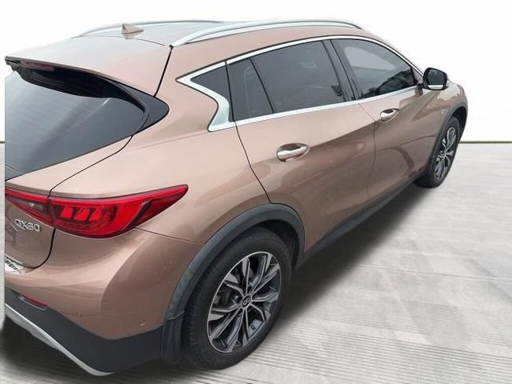 Used 2017 INFINITI QX30 Luxury