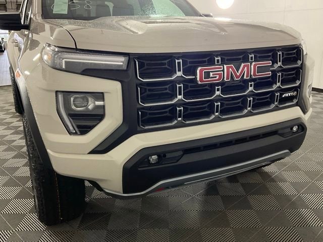 2026 GMC Canyon AT4 - Photo 9