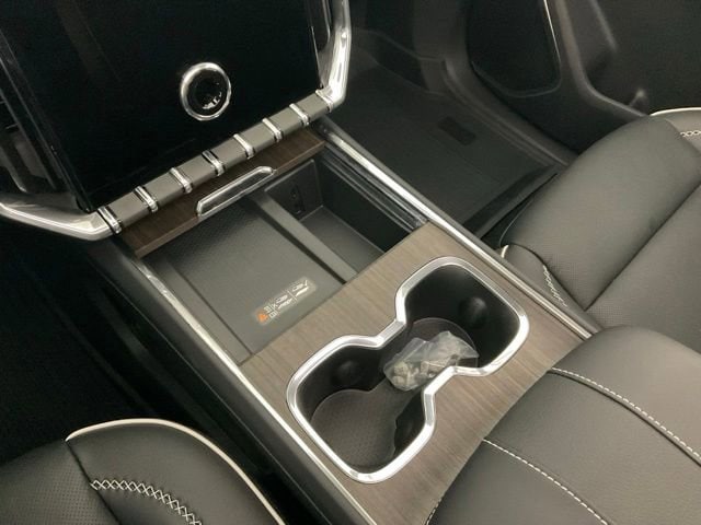 2026 GMC Acadia Denali - Photo 14