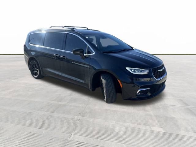 2022 Chrysler Pacifica Touring L photo 2