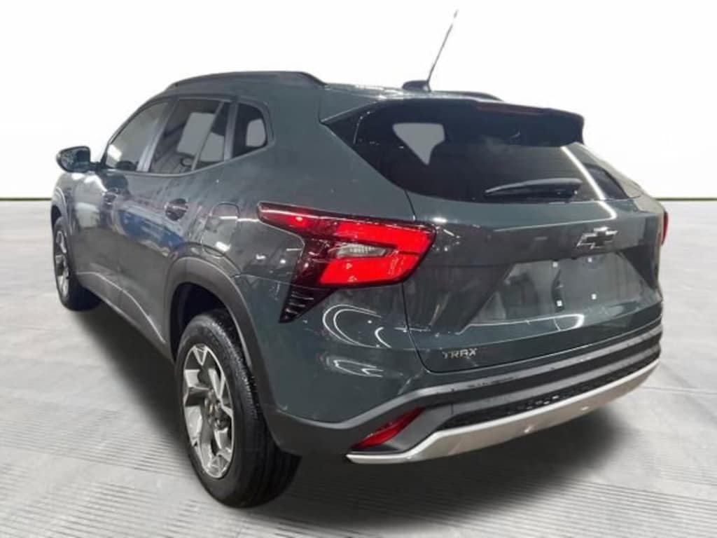 Used 2025 Chevrolet Trax LT SUV