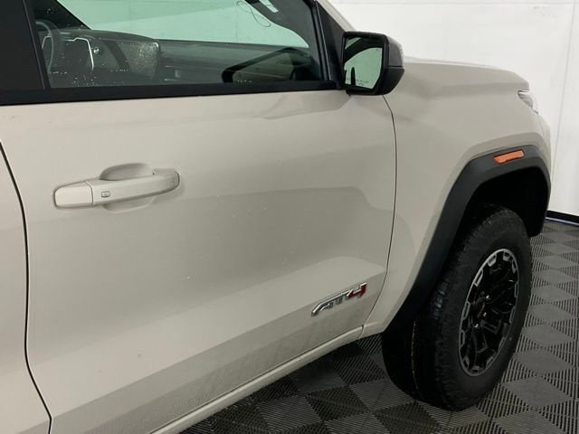 2026 GMC Canyon AT4 - Photo 8
