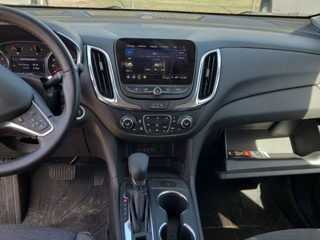 2023 Chevrolet Equinox LT photo 3