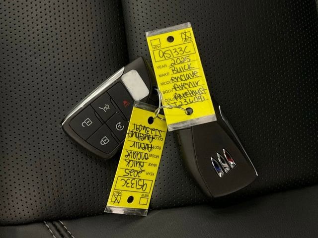 2025 Buick Enclave Avenir - Photo 47