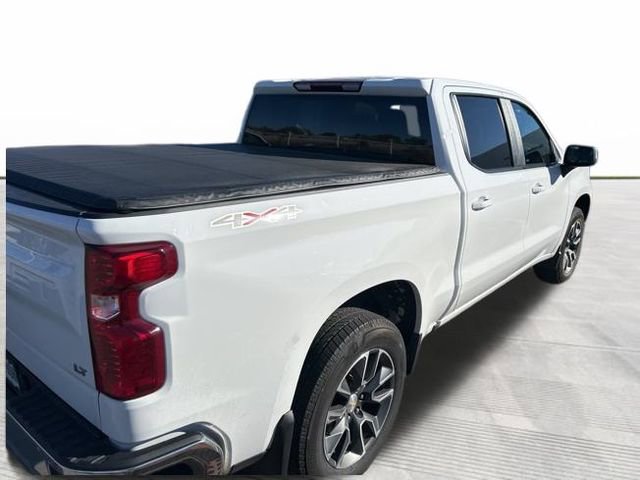 2022 Chevrolet Silverado 1500 LT photo 2