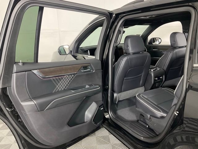 2026 GMC Acadia Denali - Photo 33