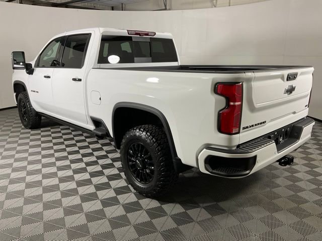 2024 Chevrolet Silverado 2500HD LTZ photo 3