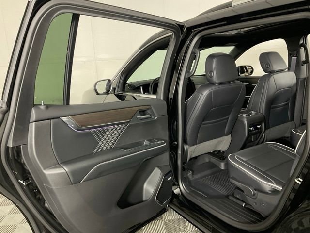 2026 GMC Acadia Denali - Photo 33