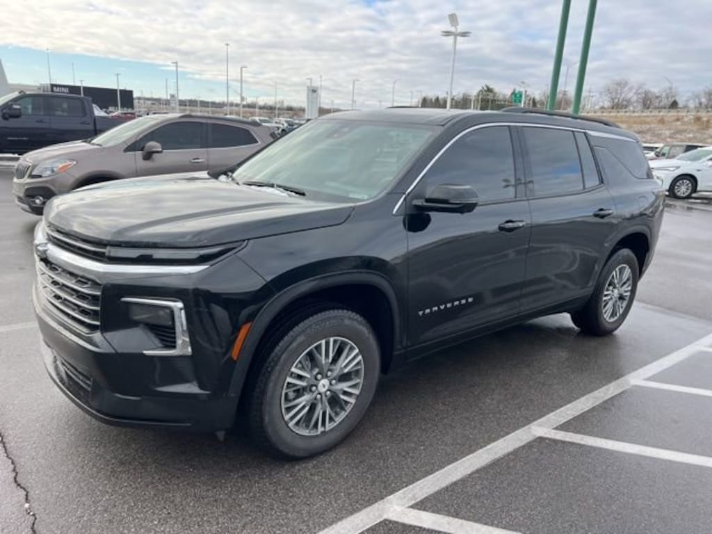 Used 2024 Chevrolet Traverse LT SUV