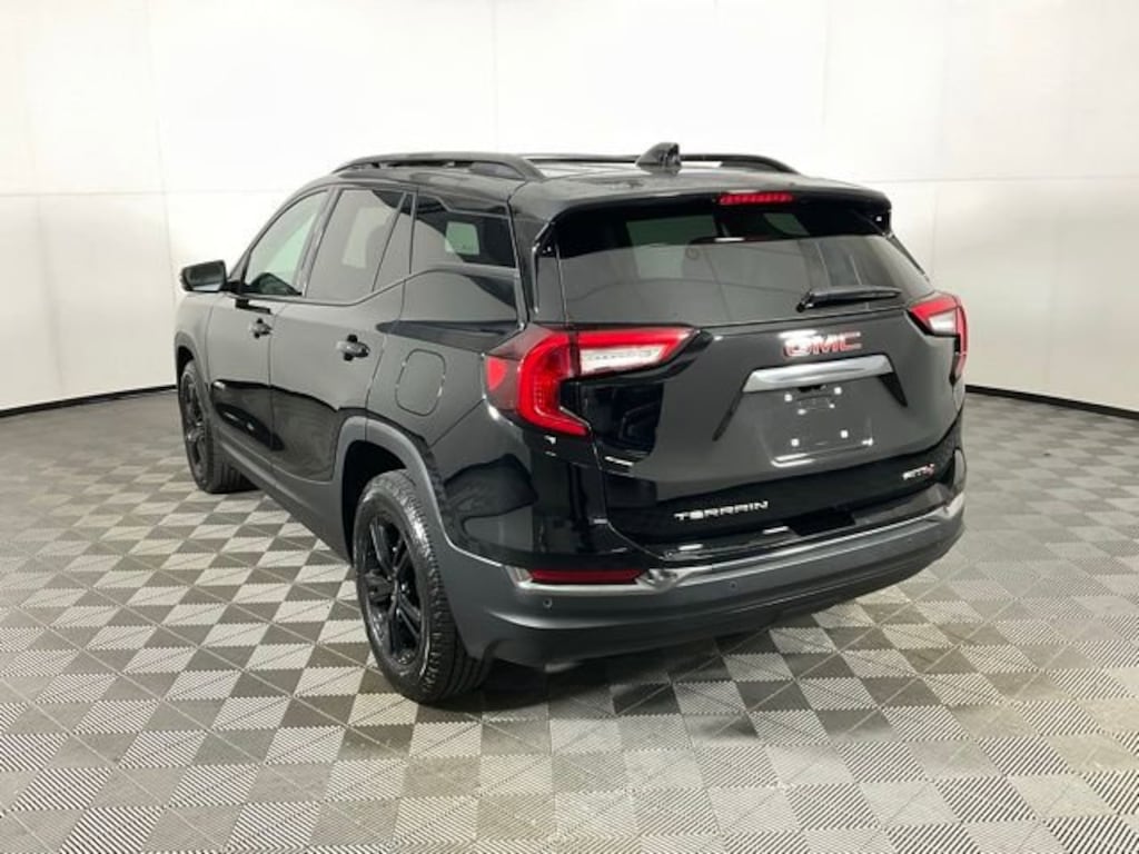 Used 2024 GMC Terrain AT4 SUV