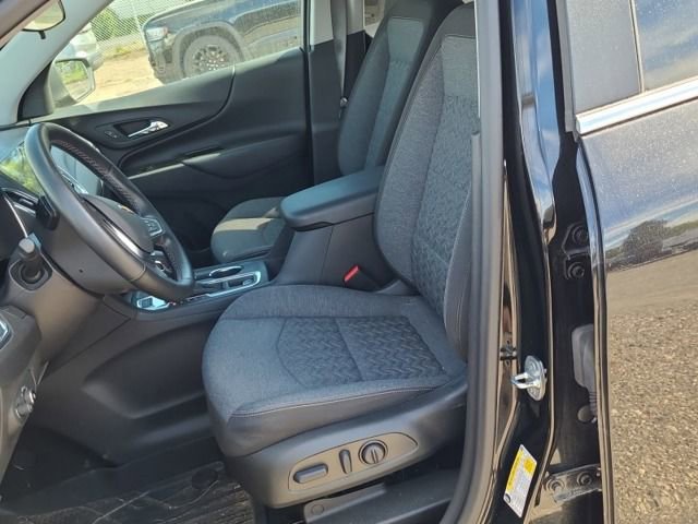 2023 Chevrolet Equinox LT photo 2