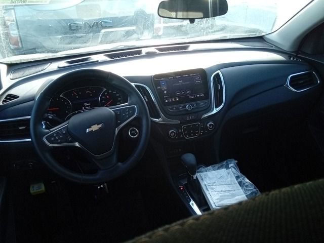 2023 Chevrolet Equinox LT photo 2