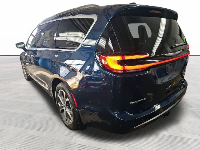 Used 2025 Chrysler Pacifica Pinnacle