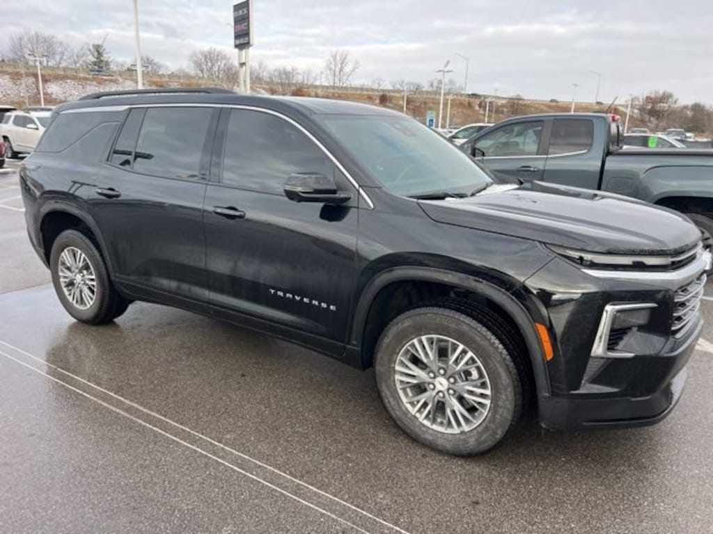 Used 2024 Chevrolet Traverse LT SUV