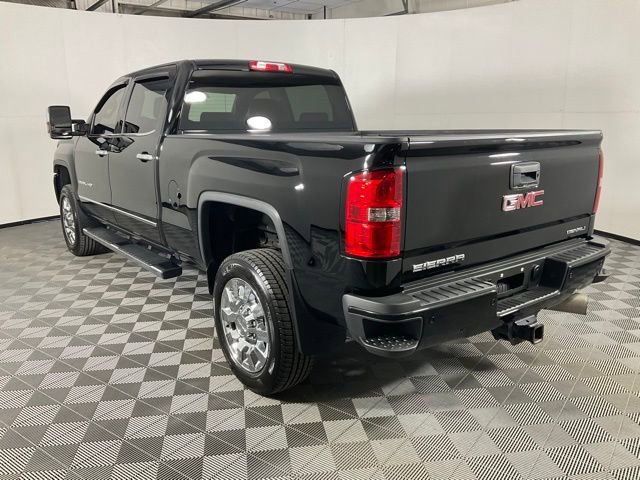 2018 Gmc Sierra 2500 HD Denali photo 2