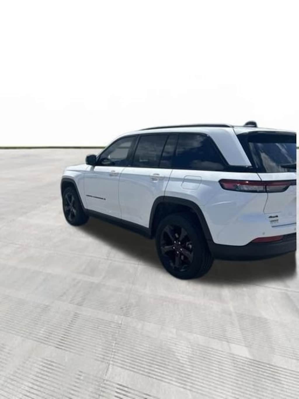 Used 2023 Jeep Grand Cherokee Altitude