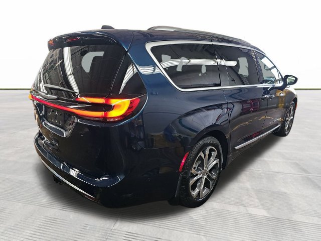 Used 2025 Chrysler Pacifica Pinnacle