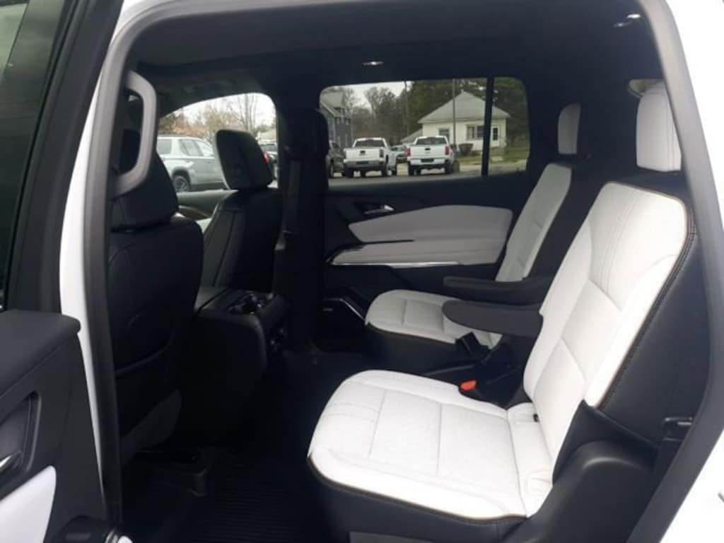 Used 2025 Chevrolet Traverse High Country SUV