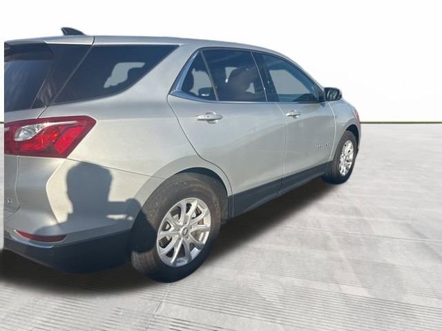 2019 Chevrolet Equinox LT photo 2
