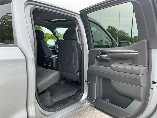 2026 Chevrolet Silverado 1500 LTZ - Photo 18